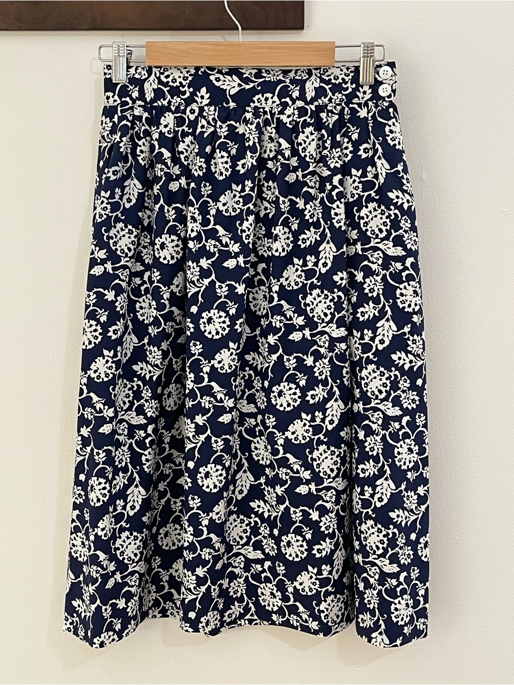 Brooks Brothers 100% Silk Floral Midi Skirt Navy Ivory Made in USA Size 8